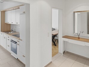 Fridge, microwave, oven, stovetop - Executive 1BR flat, city center (Hammer 2) (Zürich)