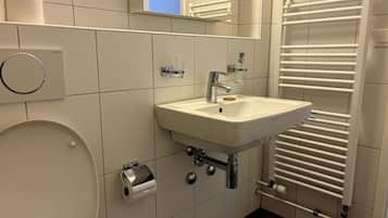 SĂšche-cheveux, serviettes fournies