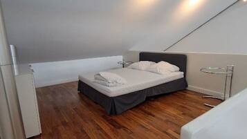 1 Schlafzimmer, BĂŒgeleisen/BĂŒgelbrett, WLAN, BettwĂ€sche