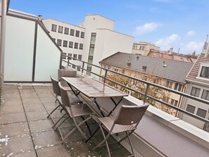 Unclassified image, 3 of 12, button