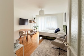 1 bedroom, desk, iron/ironing board, WiFi