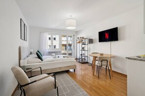 Desk, iron/ironing board, WiFi, bed sheets