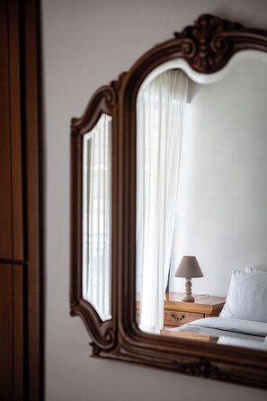 6 quartos, ferros/tábuas de passar roupa, Wi-Fi, roupa de cama