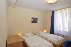 3 bedrooms, desk, iron/ironing board, WiFi