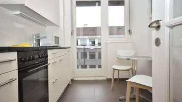 Frigorífic, microones, forn i placa de cuina