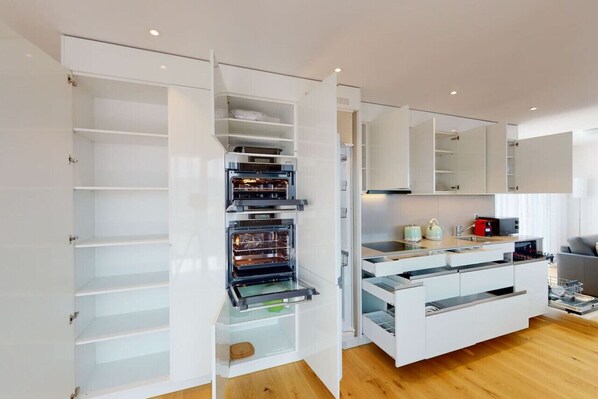 Fridge, microwave, oven, stovetop