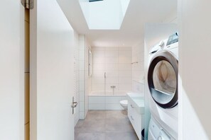 Hair dryer, towels - Stylish Penthouse in the city (Sun 17) (Zürich)