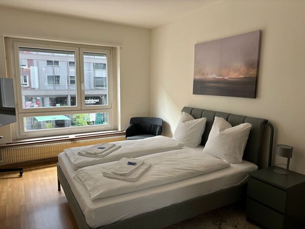 Iron/ironing board, WiFi, bed sheets