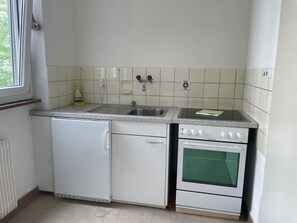 Oven, stovetop, coffee/tea maker, cookware/dishes/utensils