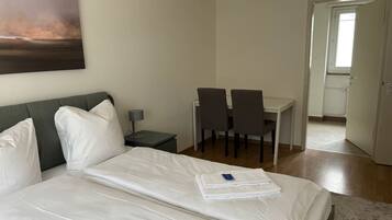 Bügeleisen/Bügelbrett, WLAN, Bettwäsche