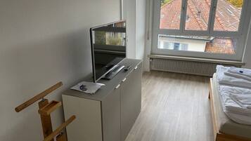 BĂŒgeleisen/BĂŒgelbrett, WLAN, BettwĂ€sche