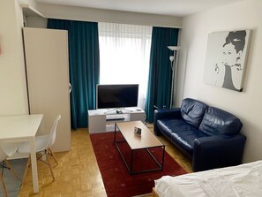 1 bedroom, desk, iron/ironing board, WiFi