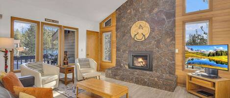 Televisie en een open haard