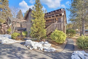 Exterior - Located in heart of Sunriver, complex pool access! (Sunriver)