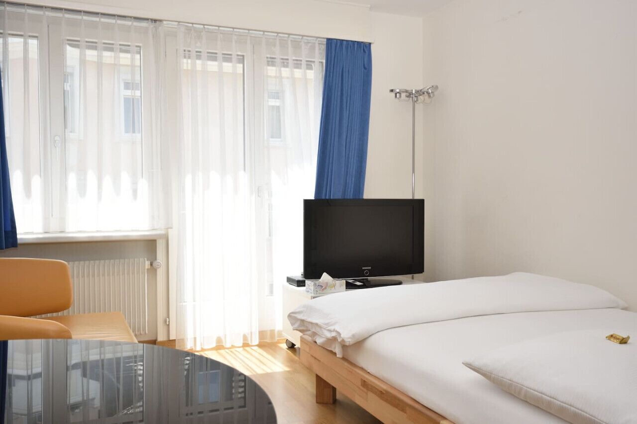 1 chambre, bureau, fer et planche à repasser, Wi-Fi