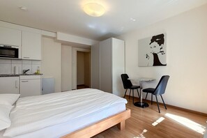 Schreibtisch, Bügeleisen/Bügelbrett, WLAN, Bettwäsche