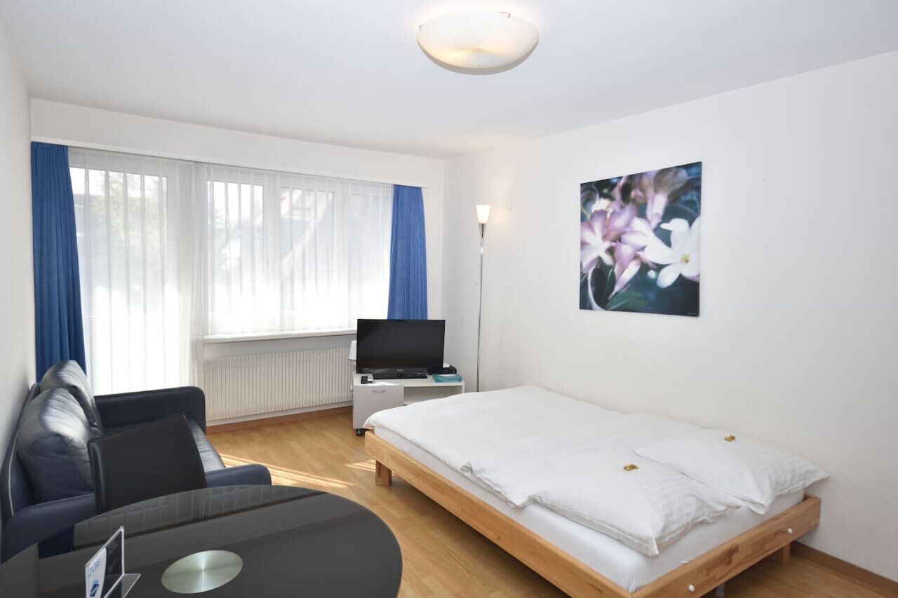 1 bedroom, desk, iron/ironing board, WiFi