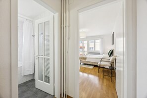 1 bedroom, desk, iron/ironing board, WiFi