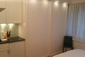 1 camera, ferro/asse da stiro, Wi-Fi, lenzuola