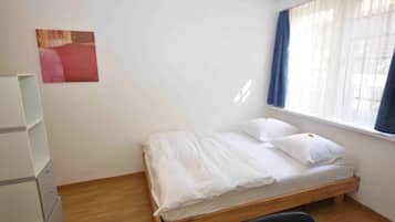 1 bedroom, desk, iron/ironing board, WiFi