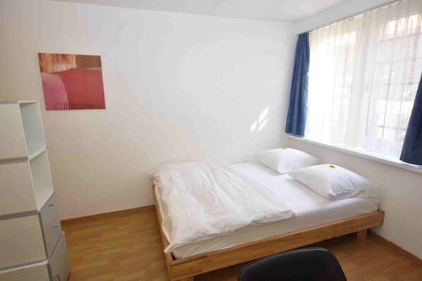 1 bedroom, desk, iron/ironing board, WiFi