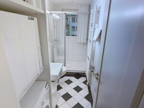 Unclassified image, 5 of 9, button