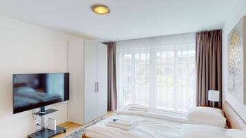 1 habitación, escritorio, tabla de planchar con plancha y wifi