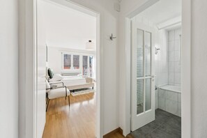 Iron/ironing board, WiFi, bed sheets