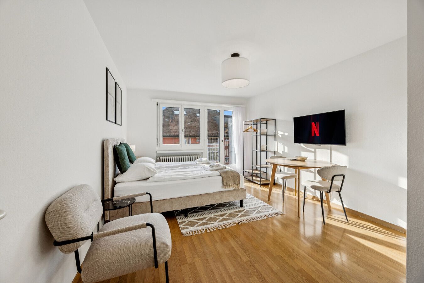 Iron/ironing board, WiFi, bed sheets