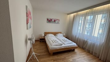 1 chambre, bureau, fer et planche à repasser, Wi-Fi