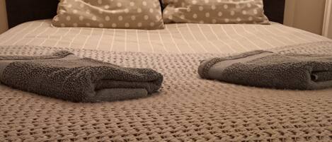 1 bedroom, iron/ironing board, bed sheets, wheelchair access