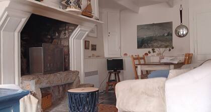 Small fisherman's cottage... just for 2!