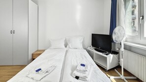 1 bedroom, desk, iron/ironing board, WiFi