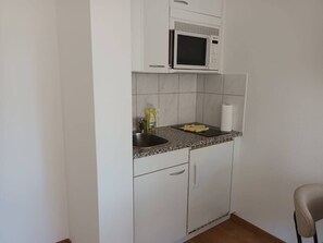 Fridge, microwave, stovetop, cookware/dishes/utensils