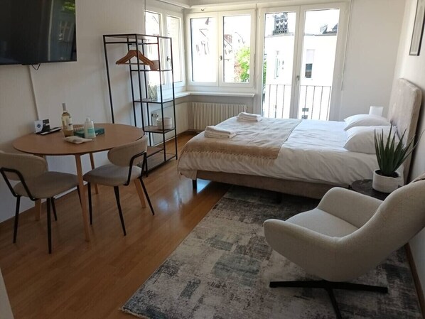 1 bedroom, desk, iron/ironing board, WiFi