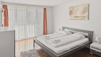 2 Schlafzimmer, Schreibtisch, Bügeleisen/Bügelbrett, WLAN