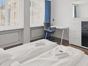 2 Schlafzimmer, Schreibtisch, Bügeleisen/Bügelbrett, WLAN