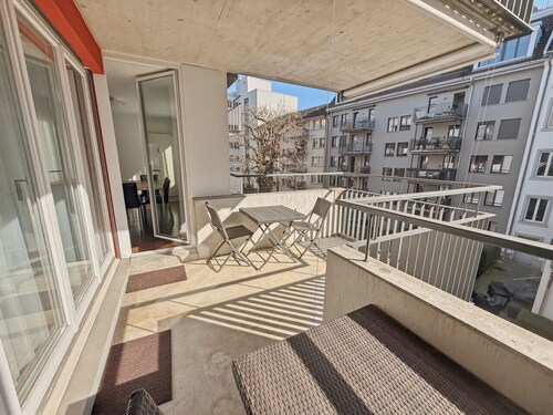 2BR near lake (Flower 23)