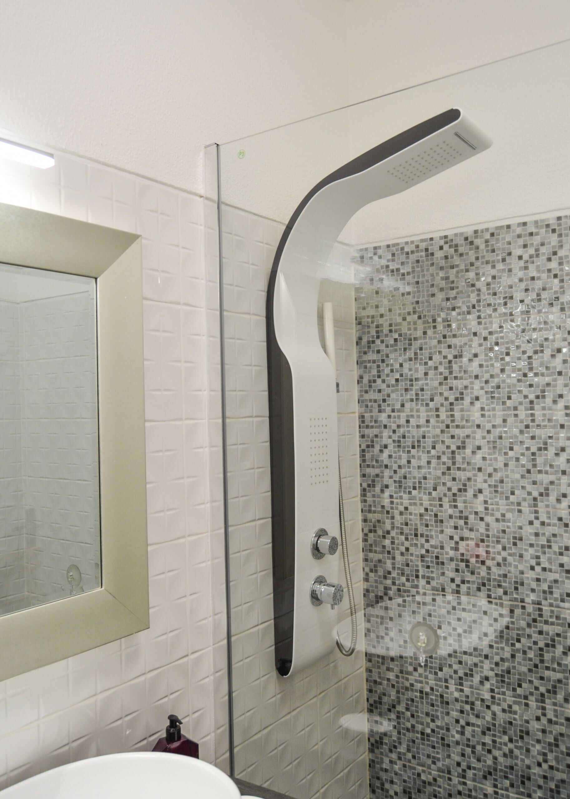 Een douche, een haardroger, handdoeken