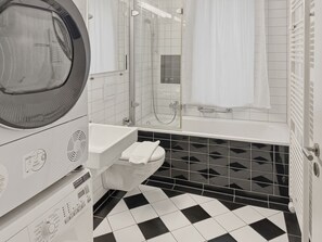 Sèche-cheveux, serviettes fournies