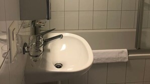 Hårføner og håndklær
