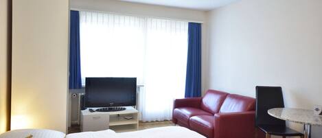 1 bedroom, desk, iron/ironing board, WiFi