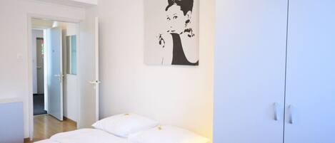 1 makuuhuone, työpöytä, silitysrauta/-lauta, Wi-Fi