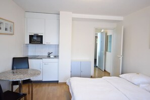 1 bedroom, desk, iron/ironing board, WiFi