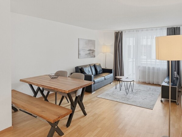 TV - Modern 2BR in the city center - Hösch 12 (Zürich)