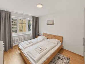 2 bedrooms, desk, iron/ironing board, WiFi - Modern 2BR in the city center - Hösch 12 (Zürich)