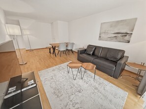 TV - Modern 2BR in the city center - Hösch 12 (Zürich)
