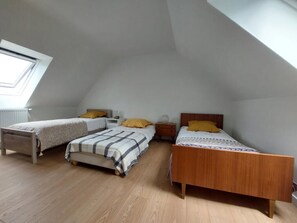 3 bedrooms, desk, WiFi, bed sheets - Country house by the sea in Finistère. Ideal for a family! (Trégunc)