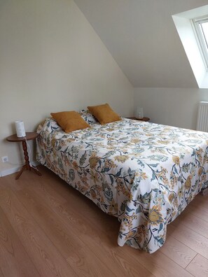 3 quartos, escrivaninha, Wi-Fi, roupa de cama