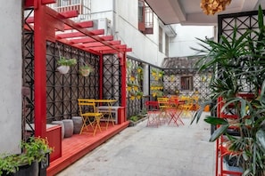 تناول الطعام بالخارج